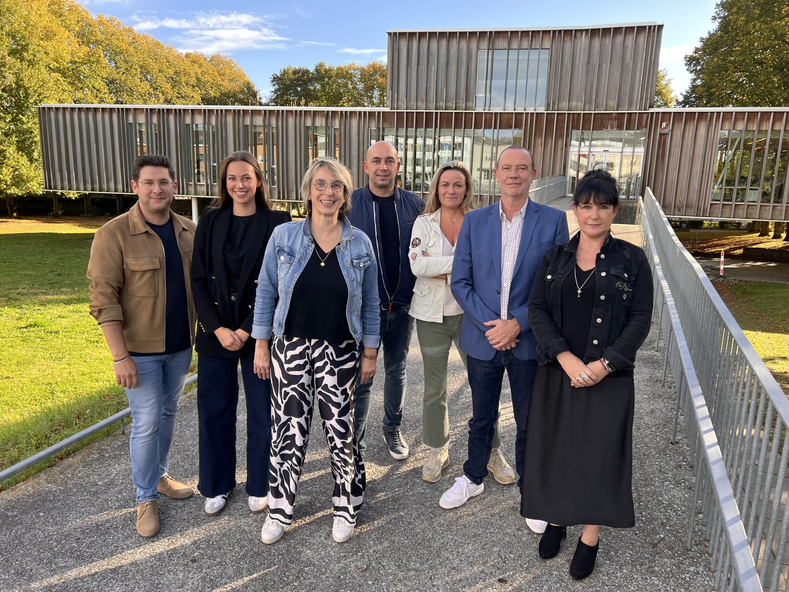 Coll&egrave;ge de la commune, dont Lo&iuml;c Sartieaux, &eacute;chevin de Montigny-le-Tilleul - Landelies